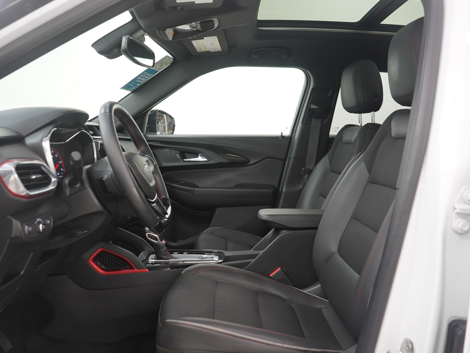 Used 2021 Chevrolet TrailBlazer RS w/ Sun and Liftgate Package AWD/4WD image 24