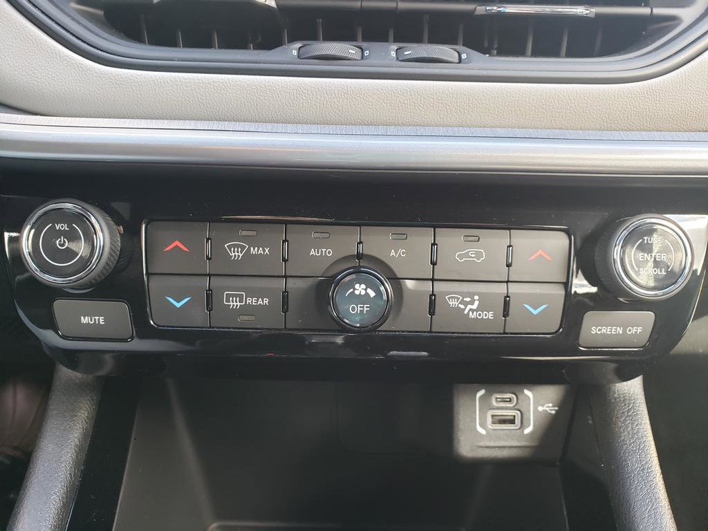 New 2026 Jeep Compass Limited image 18