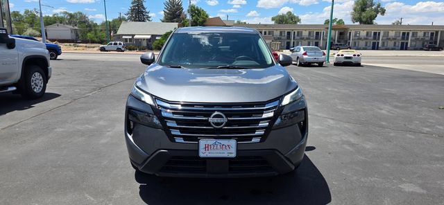 Used 2025 Nissan Rogue SV AWD/4WD image 3