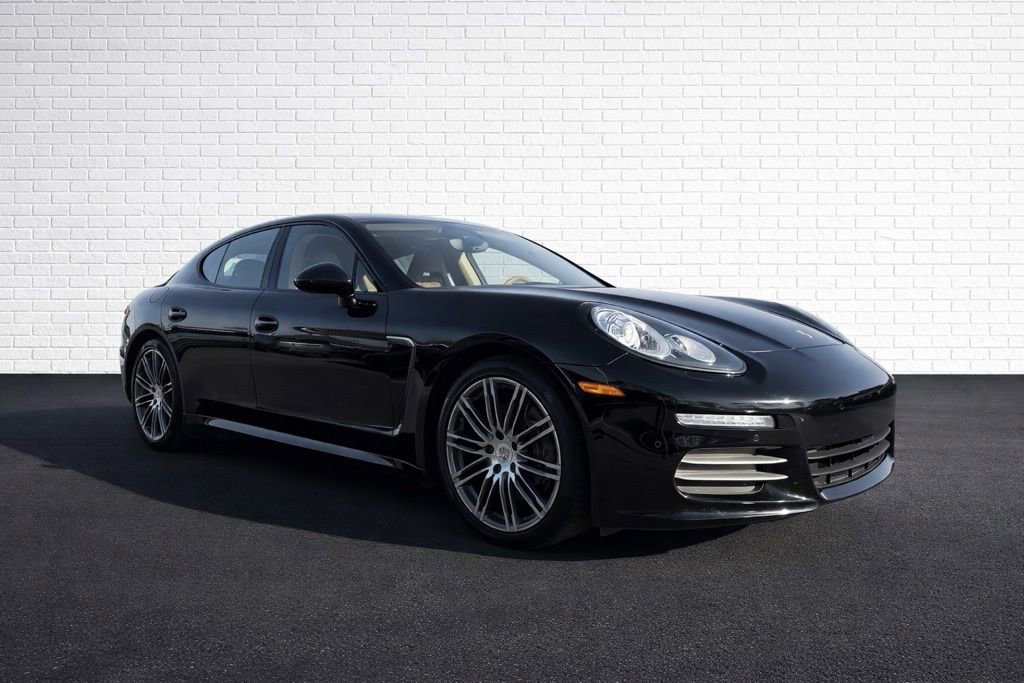 Used 2016 Porsche Panamera 4 image 3