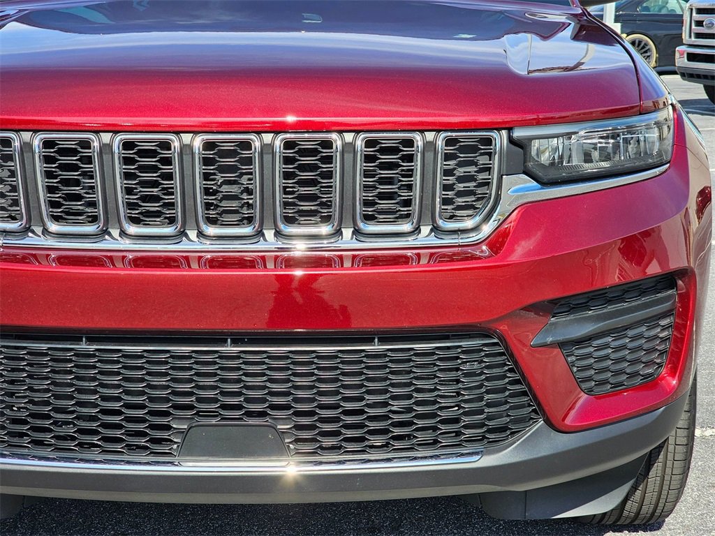 Used 2025 Jeep Grand Cherokee Laredo X w/ Luxury Tech Group I image 9