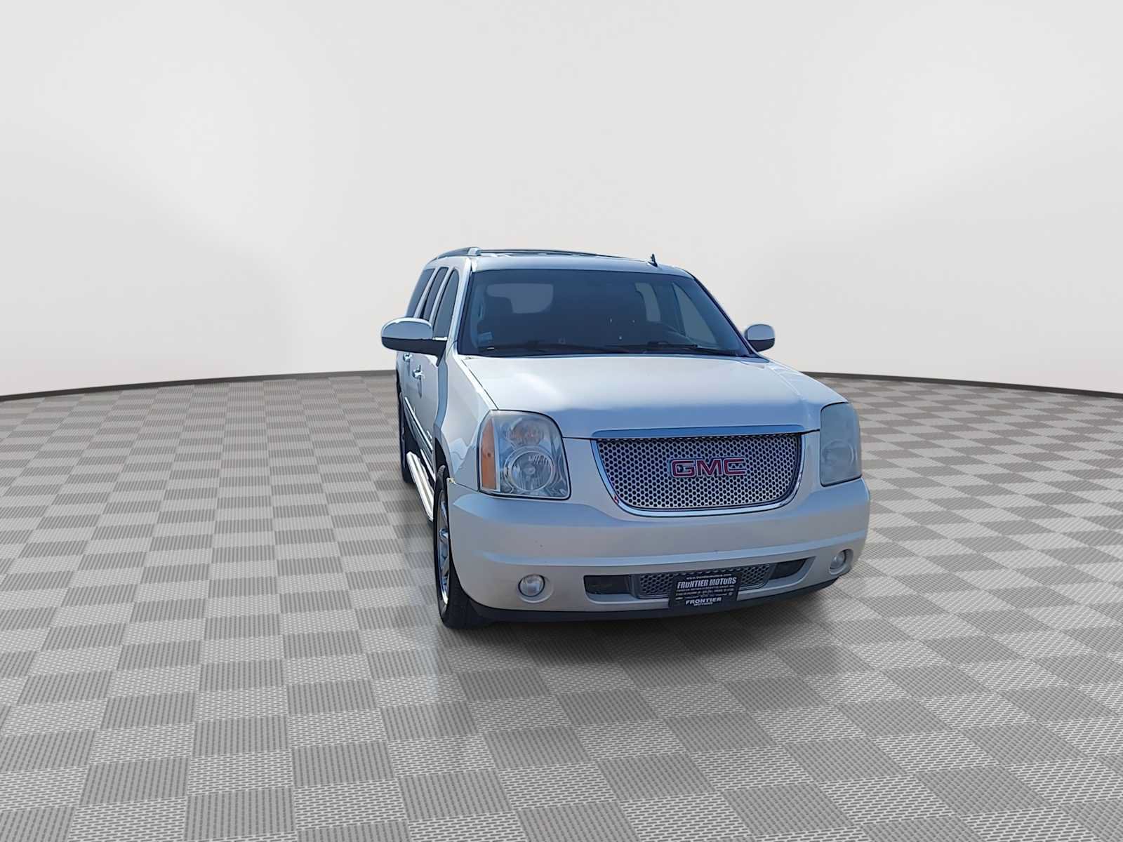 Used 2012 GMC Yukon XL Denali AWD/4WD image 2