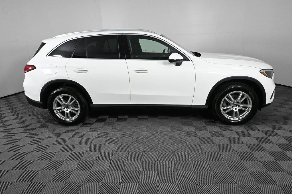 Used 2025 Mercedes-Benz GLC 300 4MATIC image 25