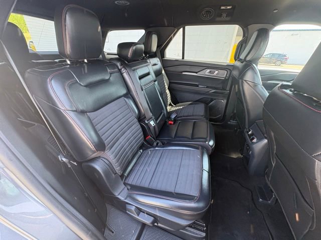 Used 2025 Ford Explorer ST-Line w/ ST-Line Street Pack AWD/4WD image 28