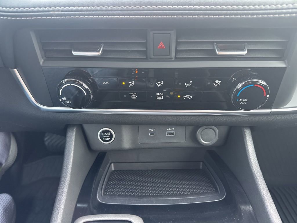 Used 2023 Nissan Rogue S image 32