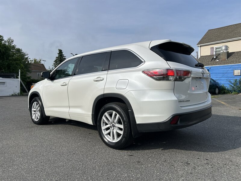 Used 2016 Toyota Highlander LE AWD/4WD image 6