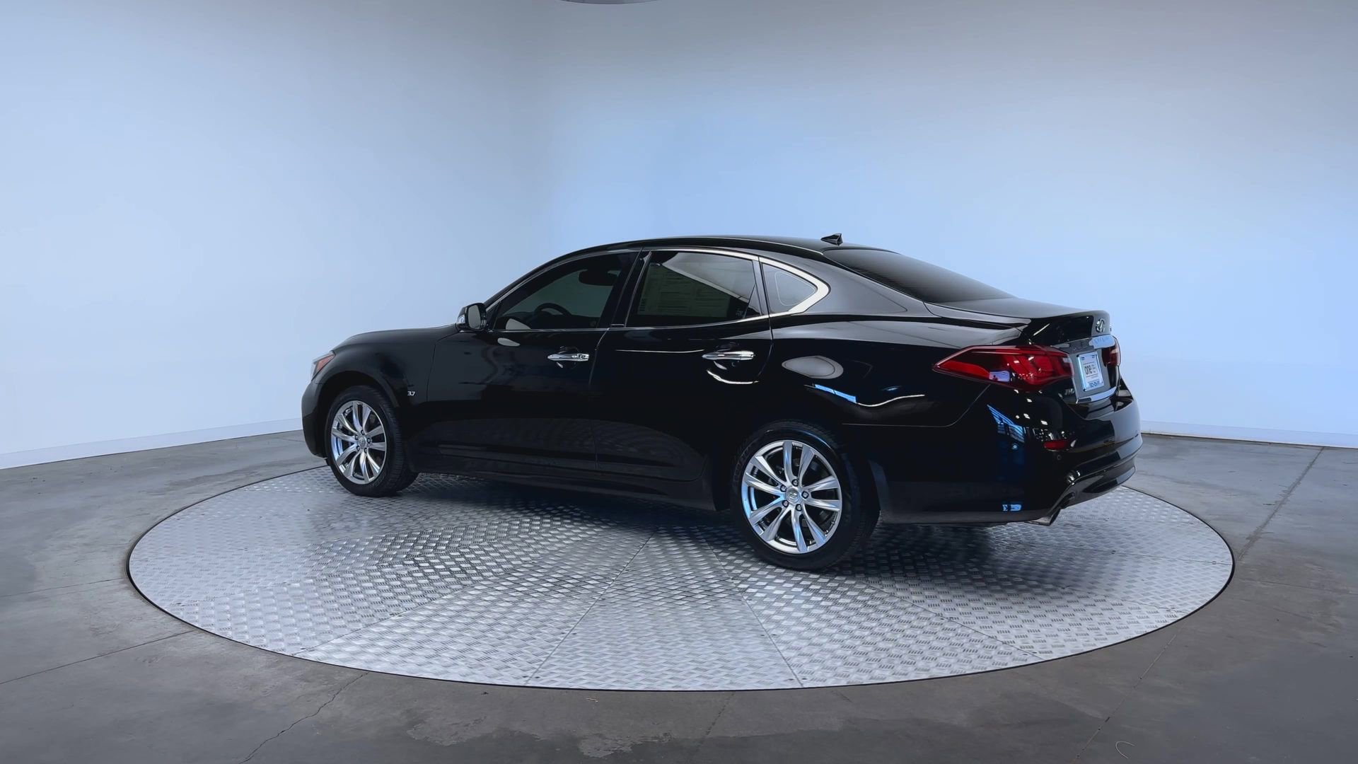 Used 2016 INFINITI Q70 3.7 AWD/4WD image 6