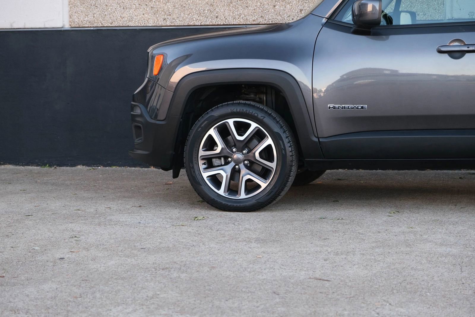 Used 2017 Jeep Renegade Latitude image 9