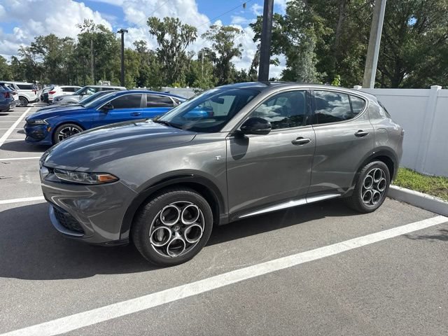 Used 2024 Alfa Romeo Tonale Ti w/ Premium Interior Package AWD/4WD image 3