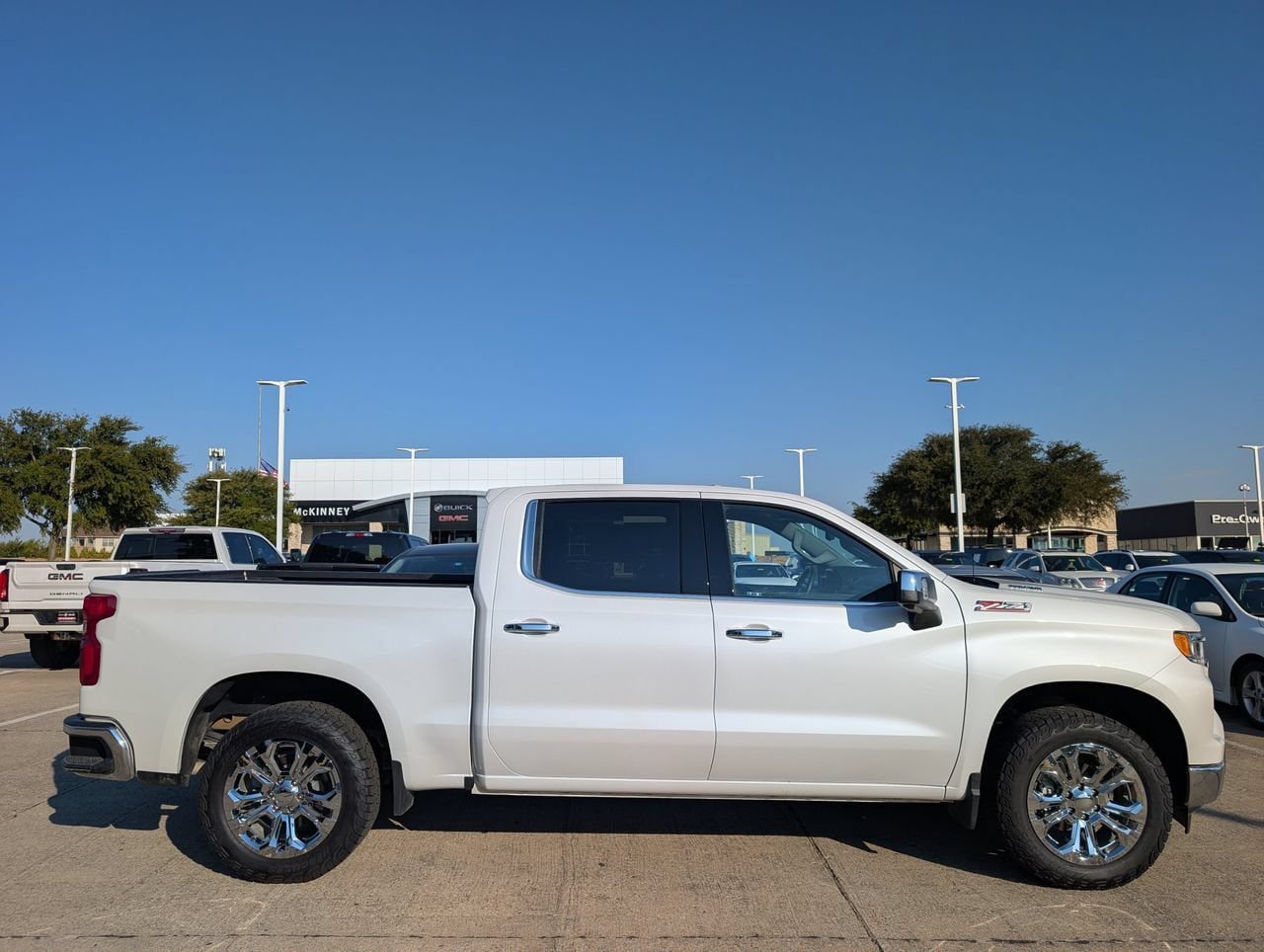 Used 2025 Chevrolet Silverado 1500 LTZ AWD/4WD image 3