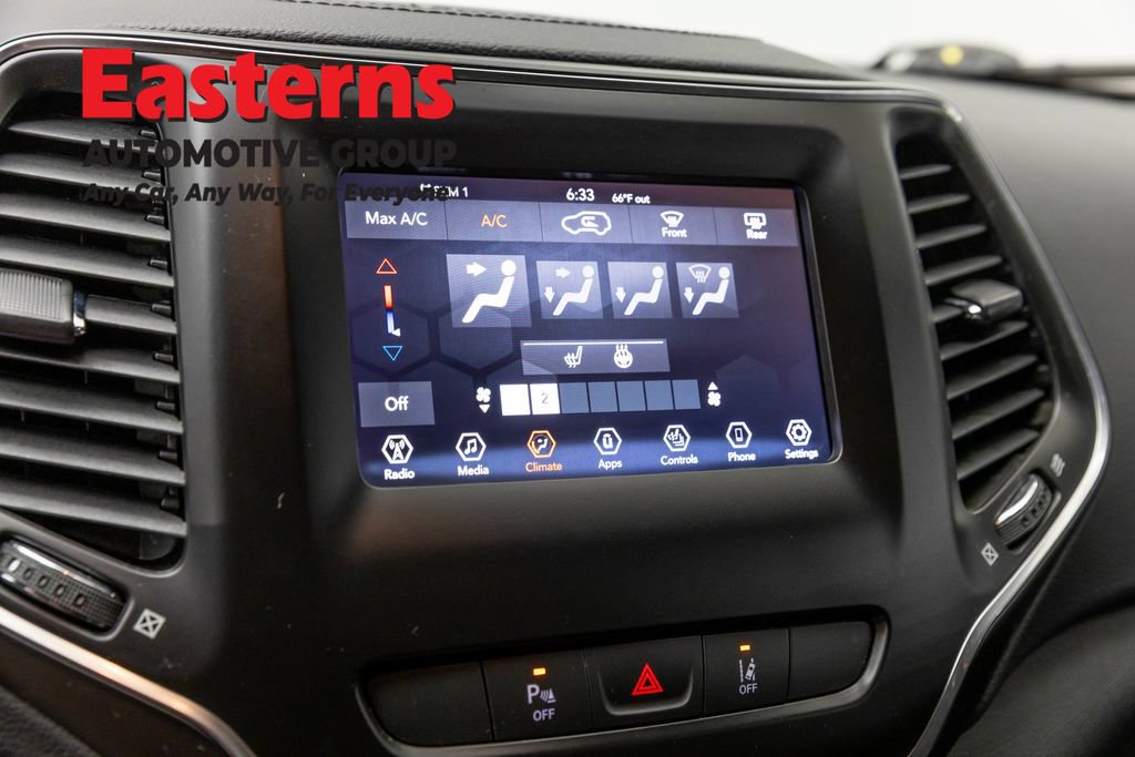 Used 2021 Jeep Cherokee Latitude Plus AWD/4WD image 18