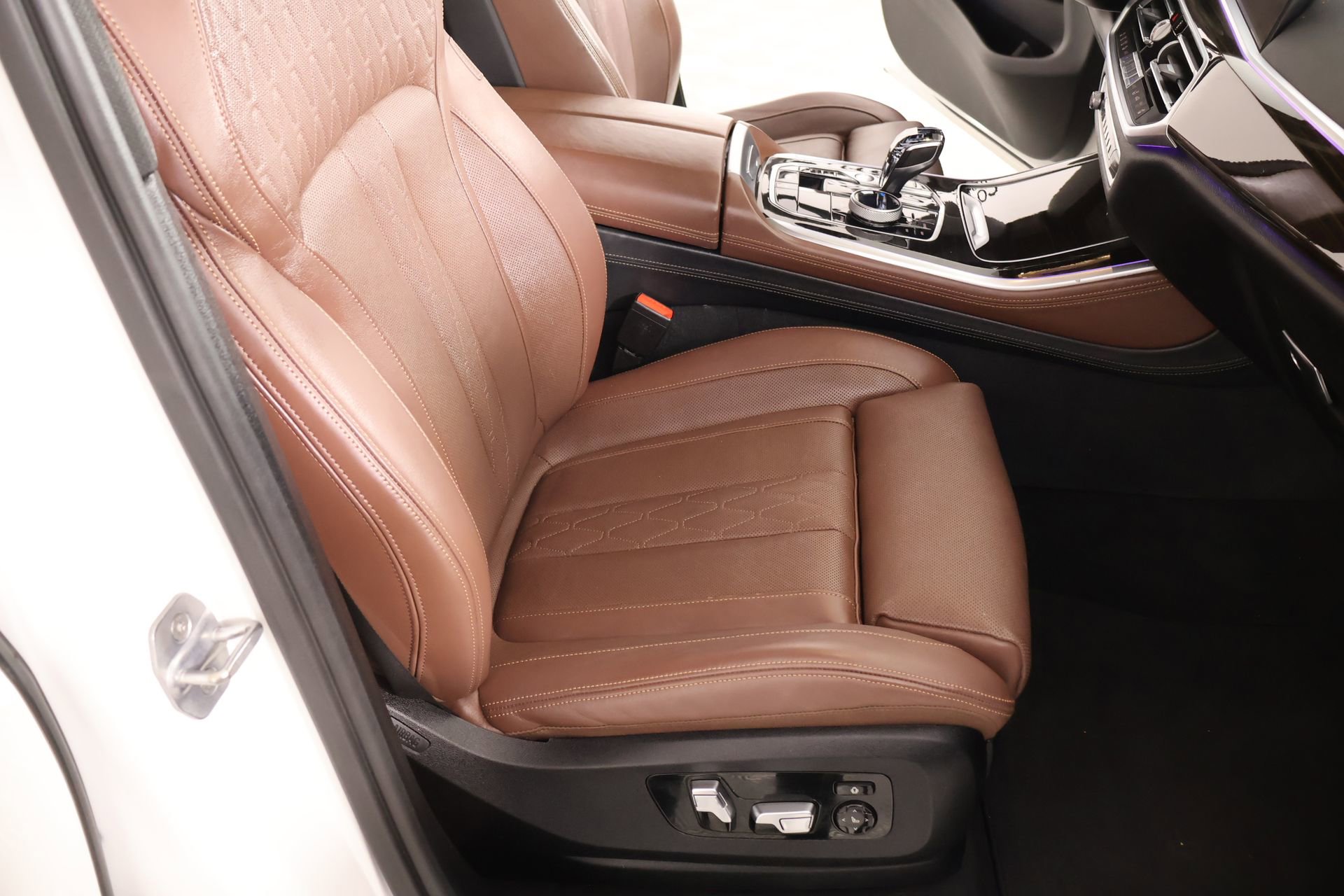 Used 2019 BMW X5 xDrive50i w/ M Sport Package image 14