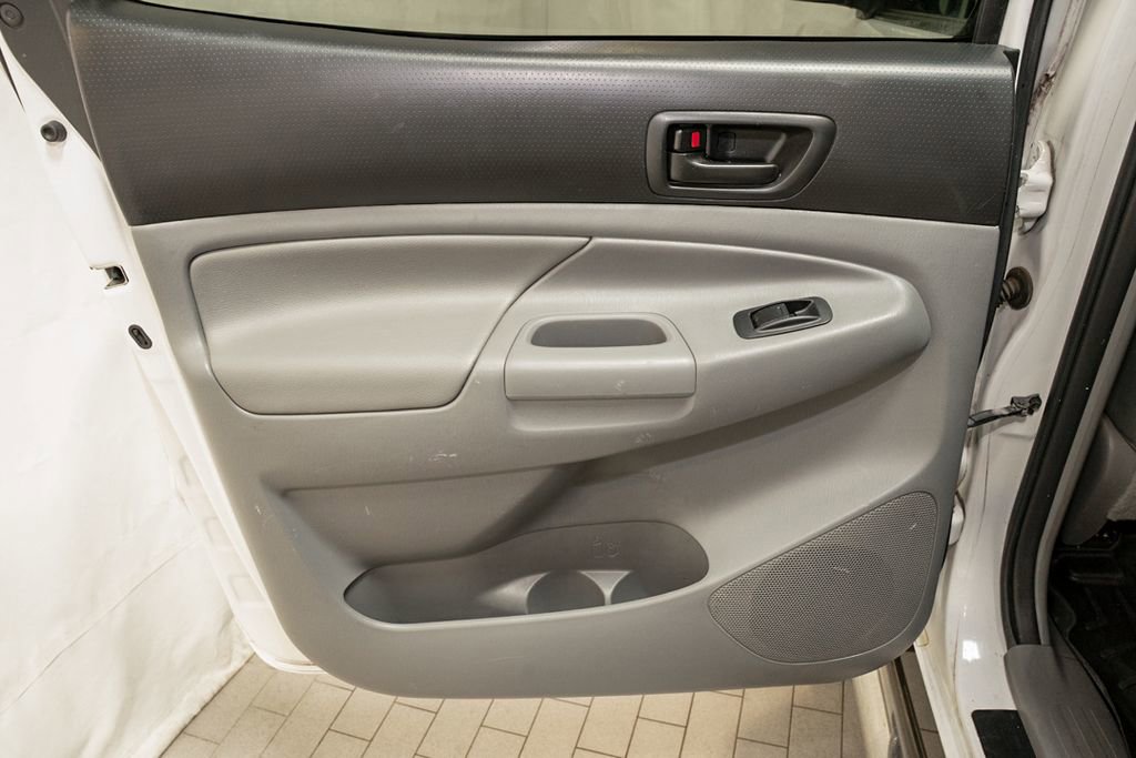 Used 2014 Toyota Tacoma PreRunner w/ SR5 Package RWD image 8