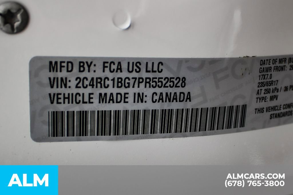 Used 2023 Chrysler Pacifica Touring-L image 42