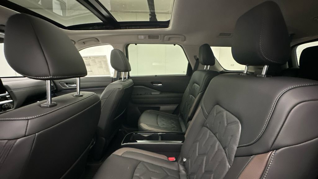 New 2026 Nissan Pathfinder Platinum AWD/4WD image 10