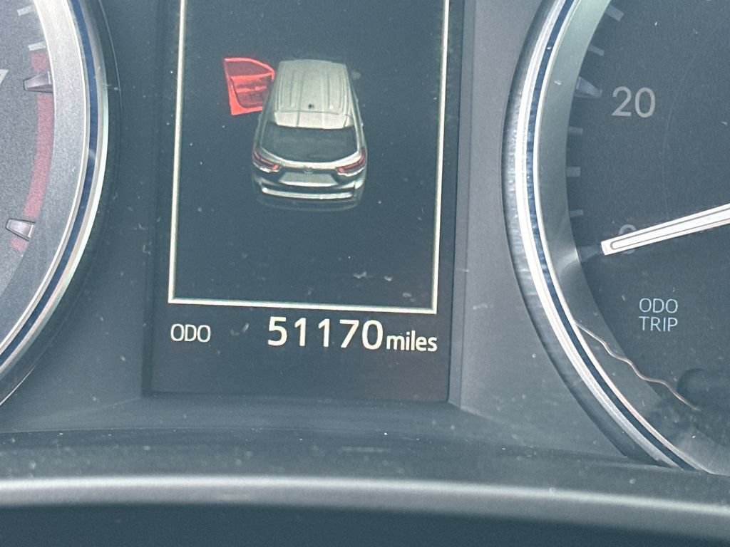 Used 2019 Toyota Highlander XLE FWD image 16
