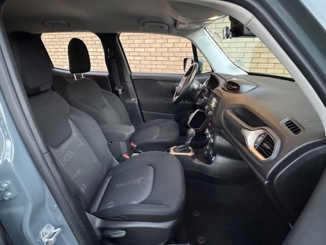 Used 2017 Jeep Renegade Latitude w/ Cold Weather Group image 8