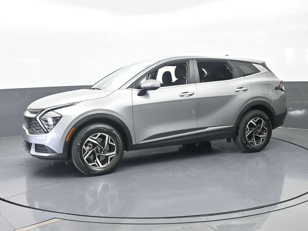 Used 2024 Kia Sportage LX AWD/4WD image 2