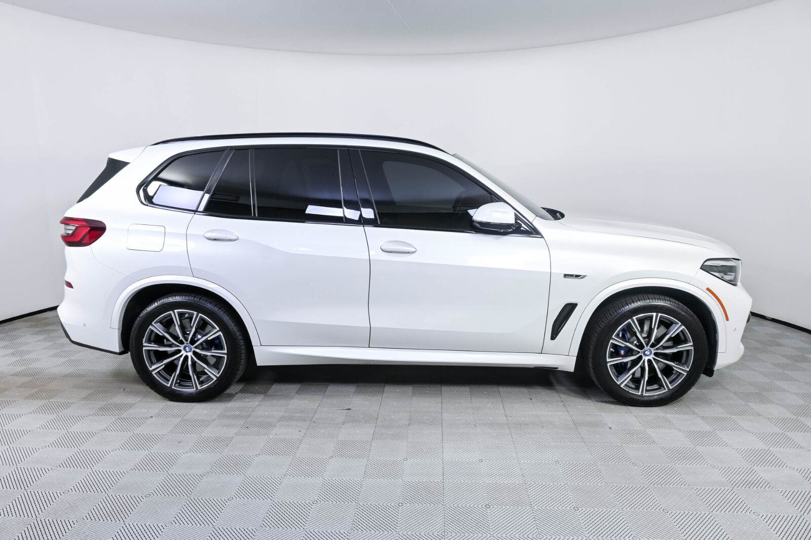 Used 2022 BMW X5 xDrive45e w/ M Sport Package AWD/4WD image 26