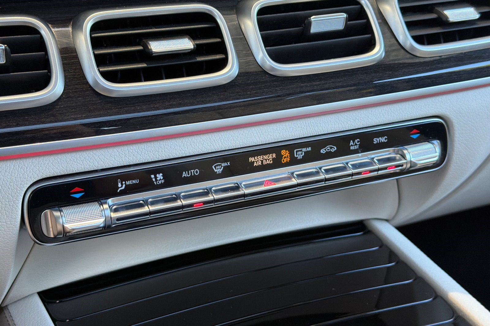 Used 2023 Mercedes-Benz GLS 450 4MATIC image 28
