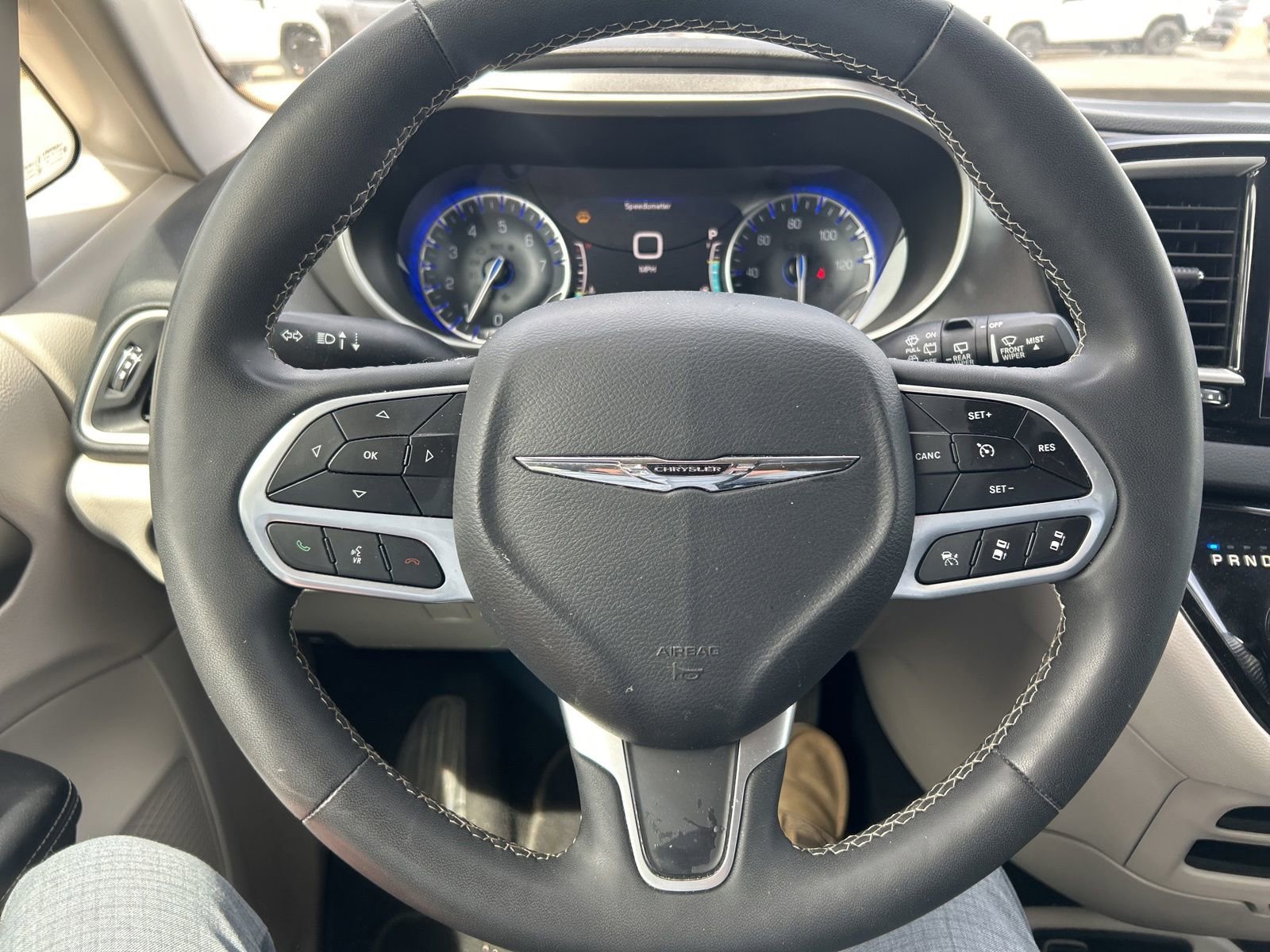 Used 2023 Chrysler Pacifica Touring-L FWD image 15