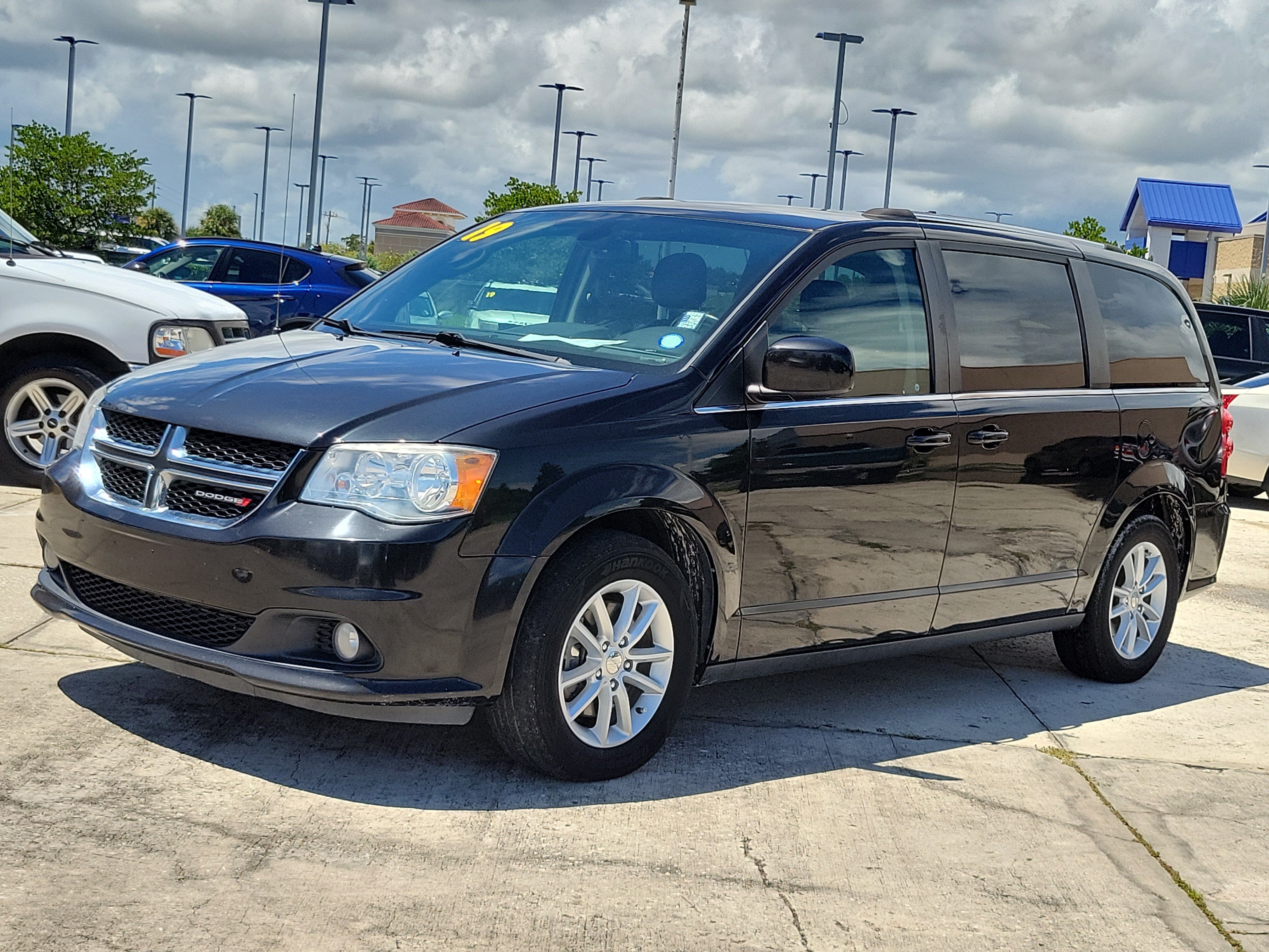 Used 2019 Dodge Grand Caravan SXT FWD image 2