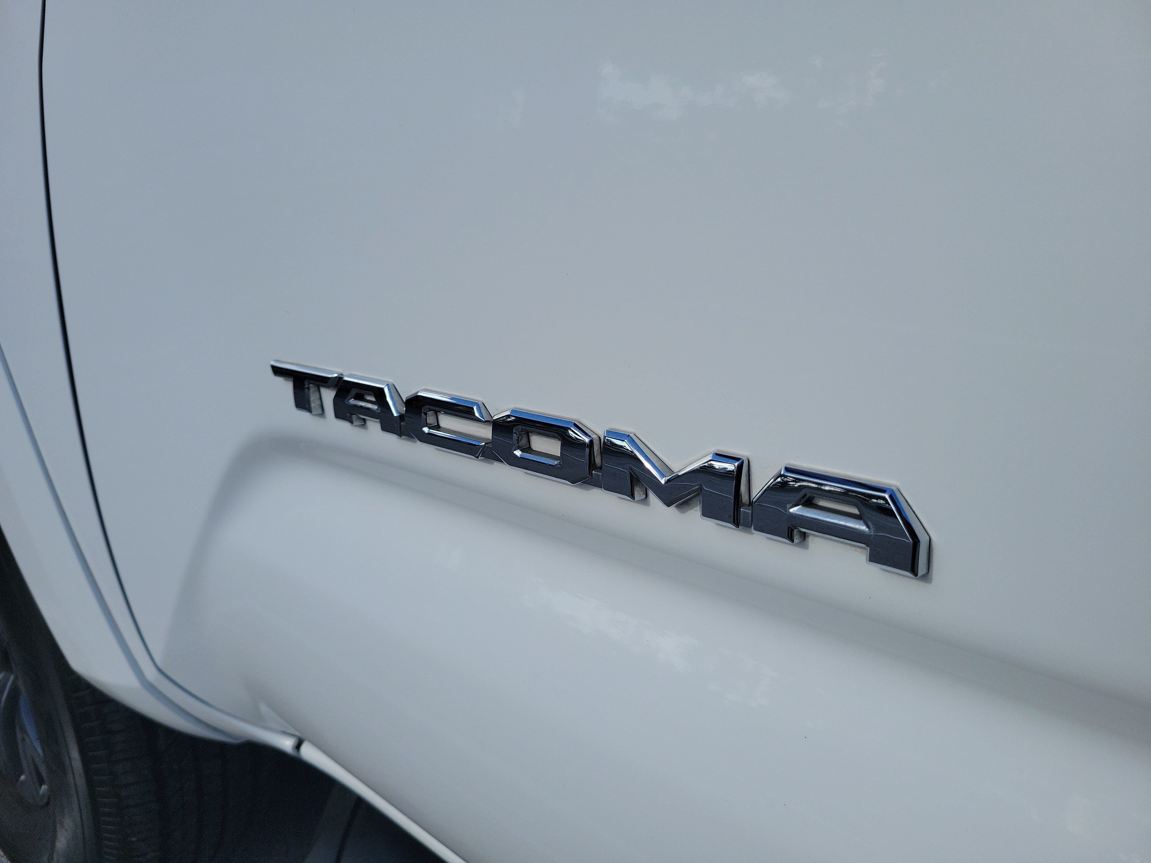 Used 2023 Toyota Tacoma SR5 w/ Technology Package RWD image 11
