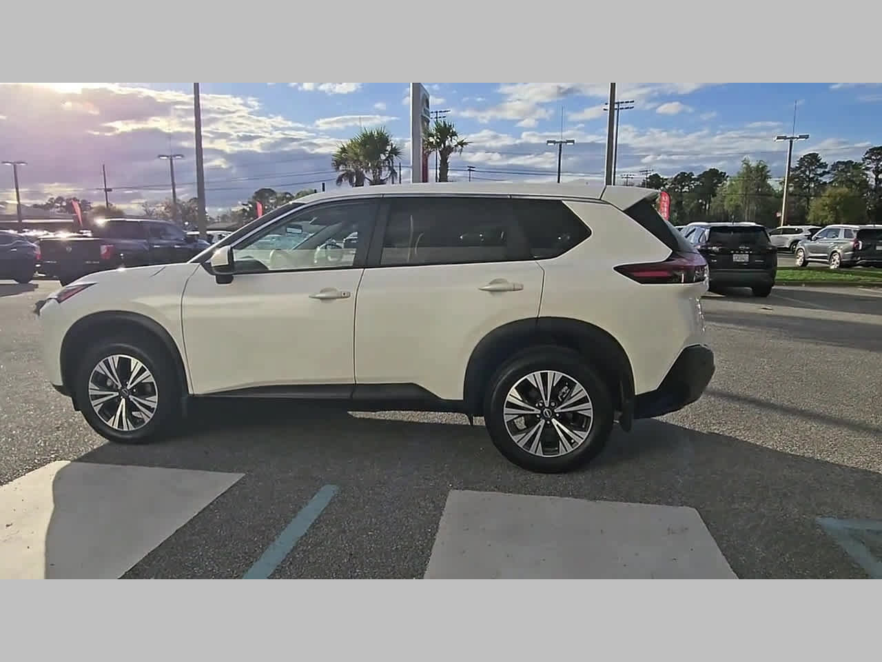 Used 2023 Nissan Rogue SV image 27