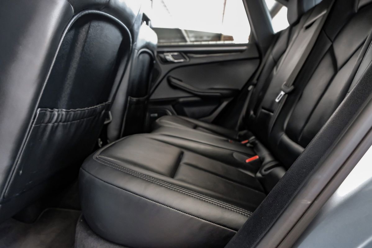 Used 2018 Porsche Macan Sport Edition image 38