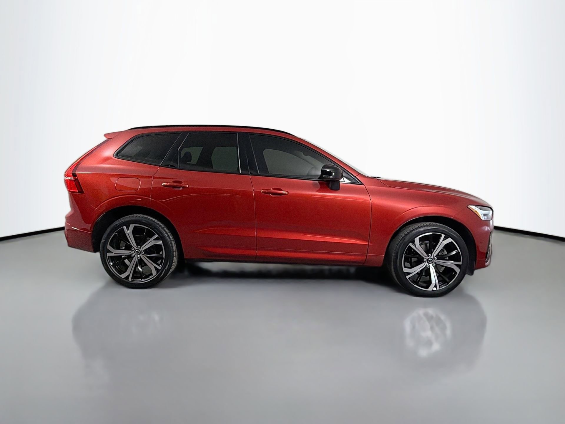 Certified 2023 Volvo XC60 B5 Ultimate image 5
