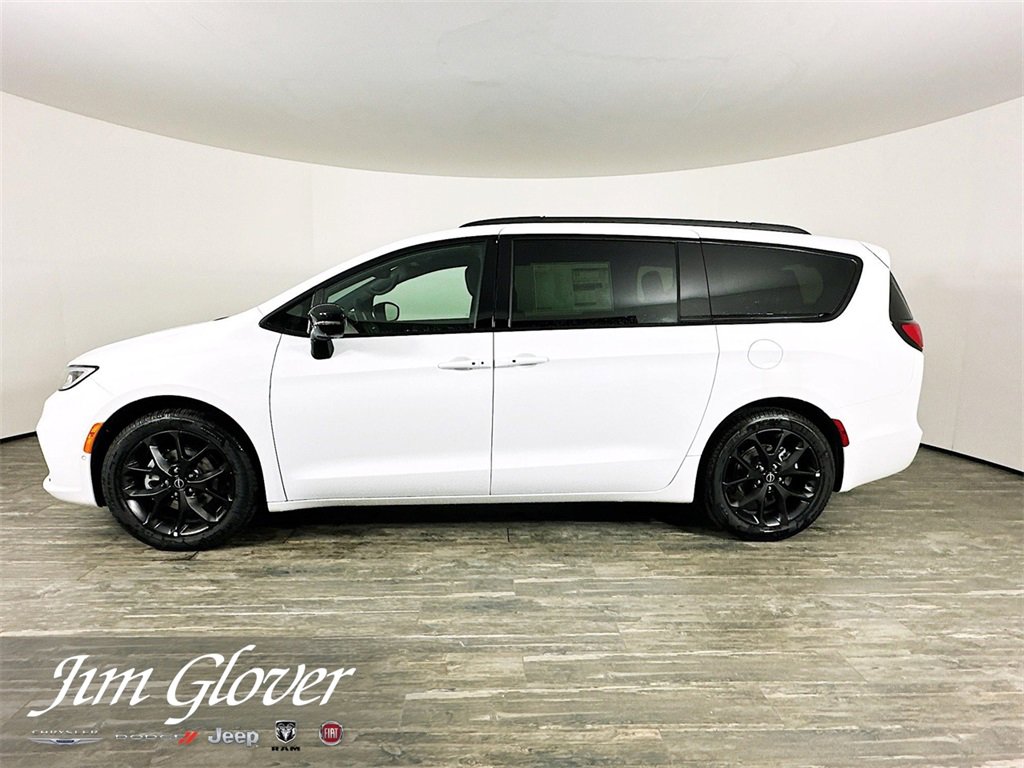 New 2026 Chrysler Pacifica Select w/ S Appearance Package image 9