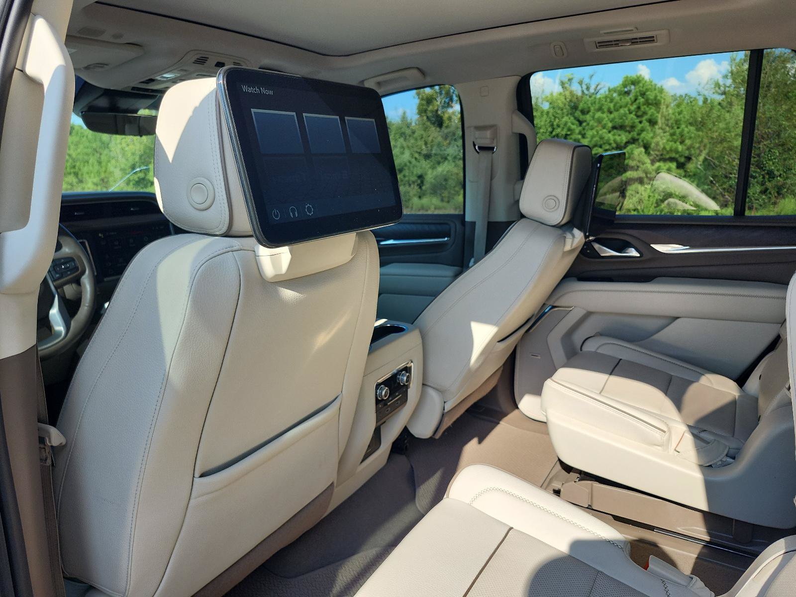 Certified 2023 GMC Yukon Denali w/ Denali Reserve Package AWD/4WD image 12