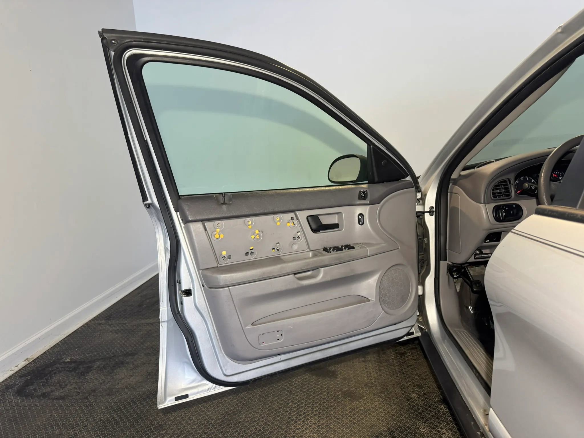 Used 2007 Ford Taurus SE FWD image 7