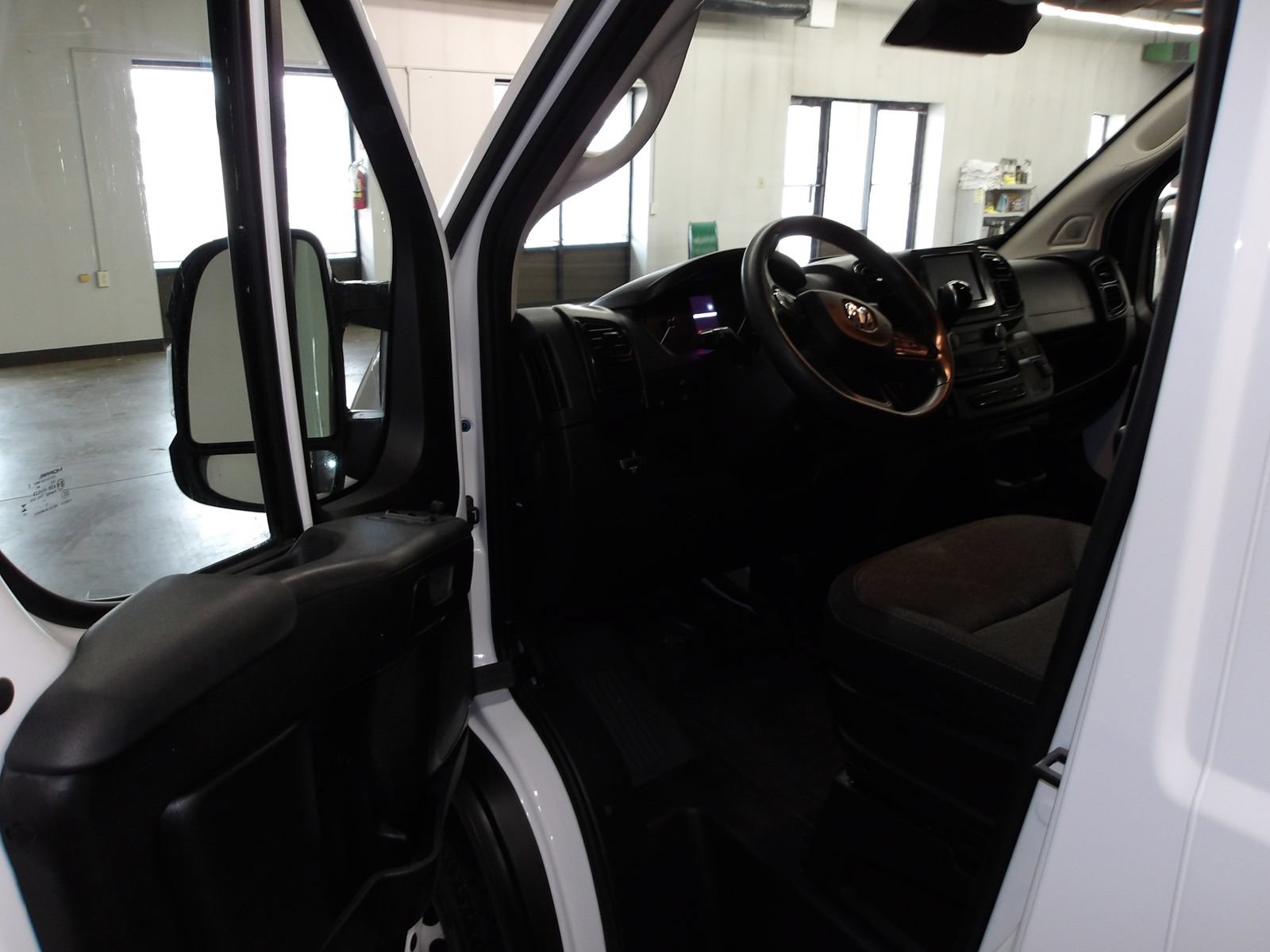 Used 2024 RAM ProMaster 2500 w/ Convenience Group FWD image 8