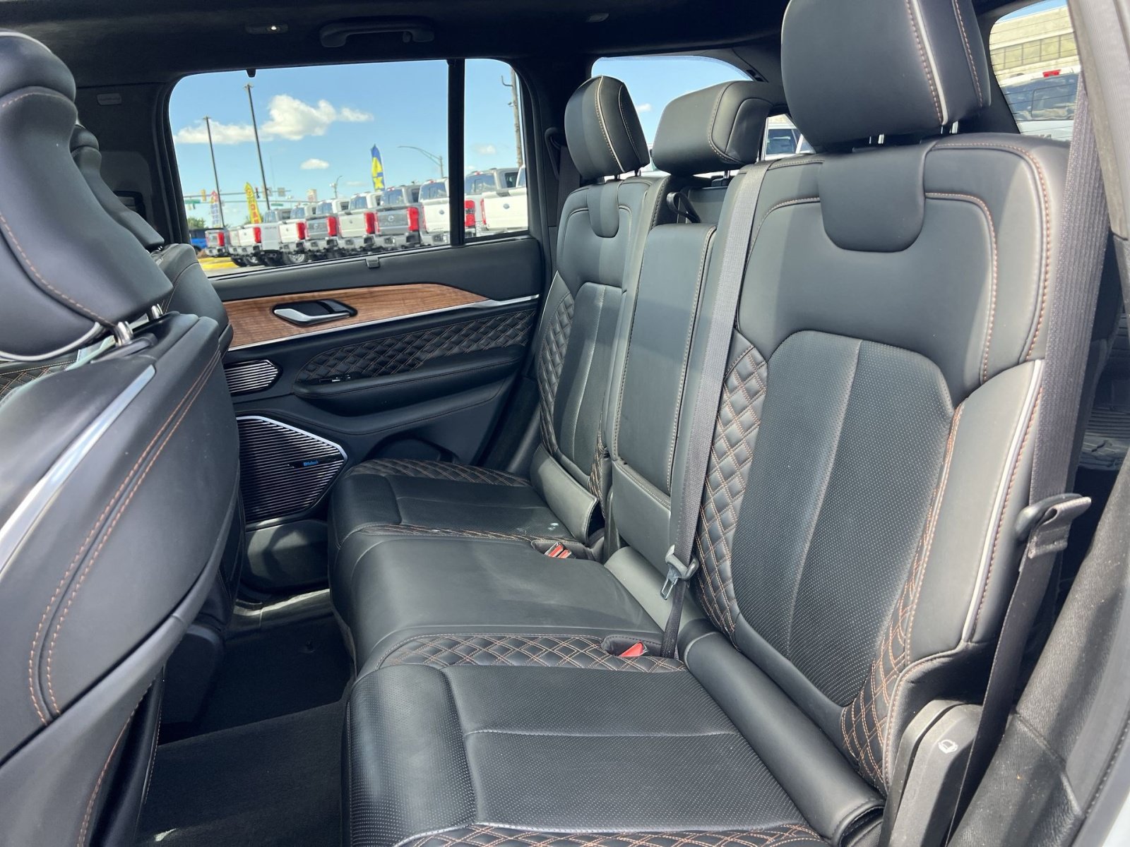 Used 2023 Jeep Grand Cherokee Summit AWD/4WD image 25