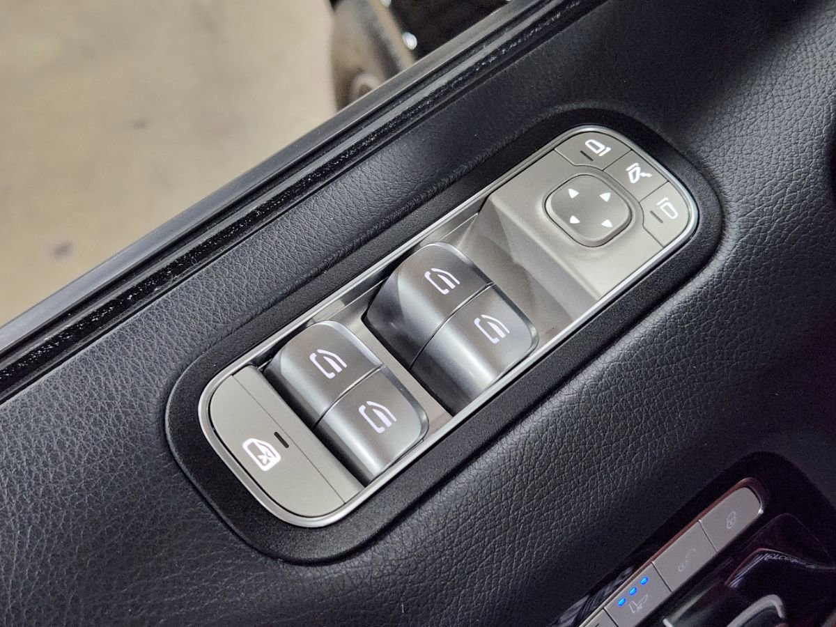 Used 2025 Mercedes-Benz G 550 image 42