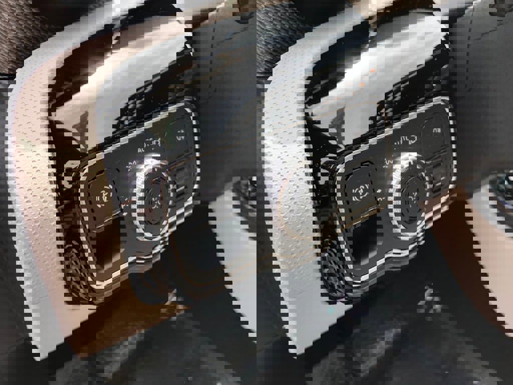 New 2025 Mercedes-Benz CLA 250 4MATIC image 13