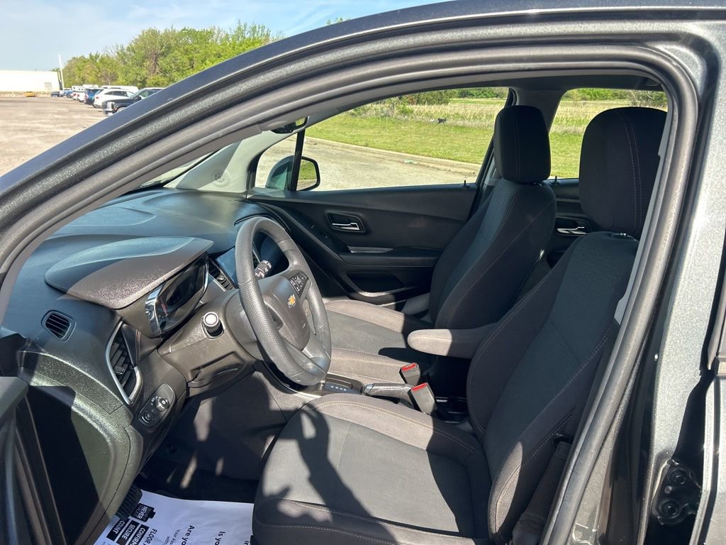 Used 2020 Chevrolet Trax LS image 11