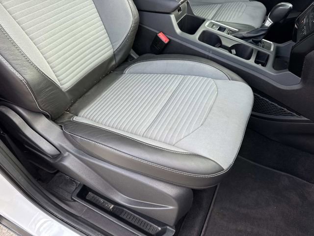 Used 2017 Ford Escape SE w/ SE Sport Appearance Package image 12