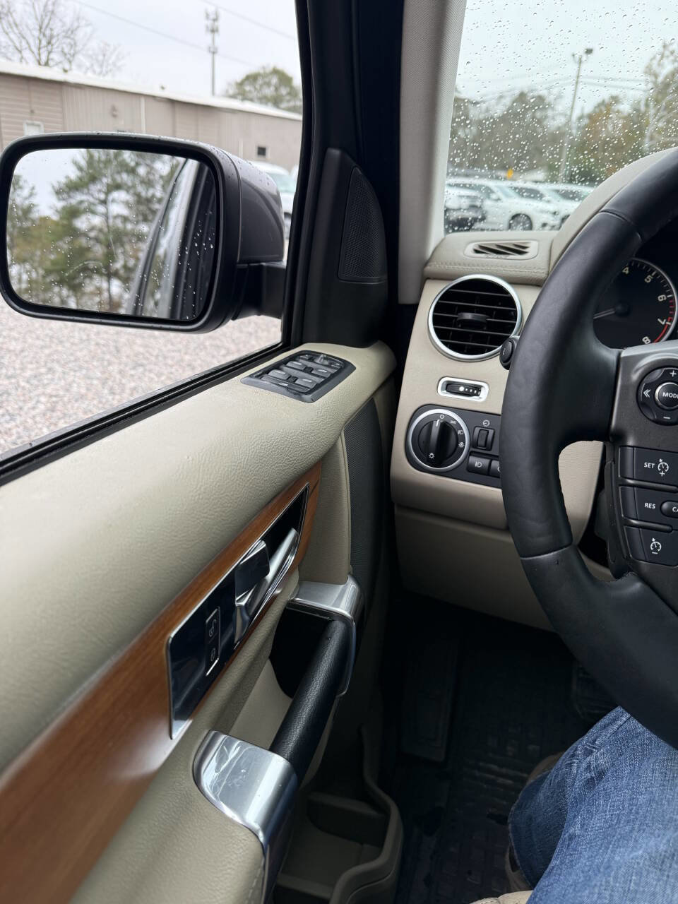 Used 2010 Land Rover LR4 HSE image 16