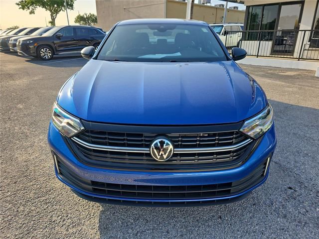 Used 2024 Volkswagen Jetta Sport image 2