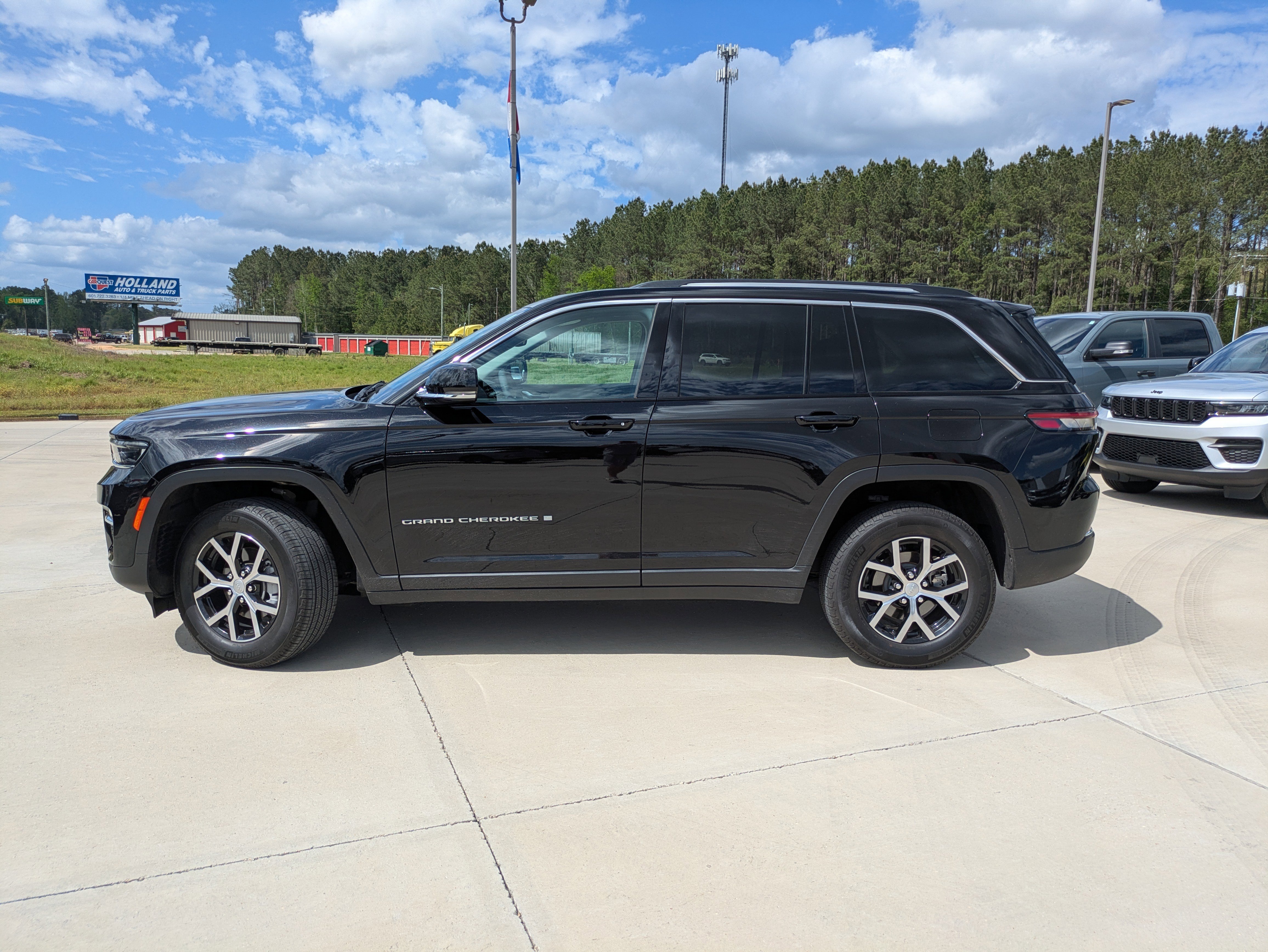 Used 2023 Jeep Grand Cherokee Limited image 5