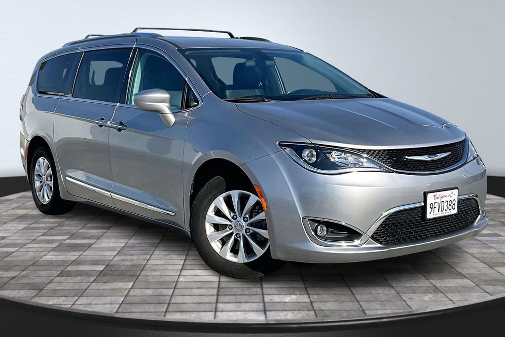 Used 2018 Chrysler Pacifica Touring-L image 38