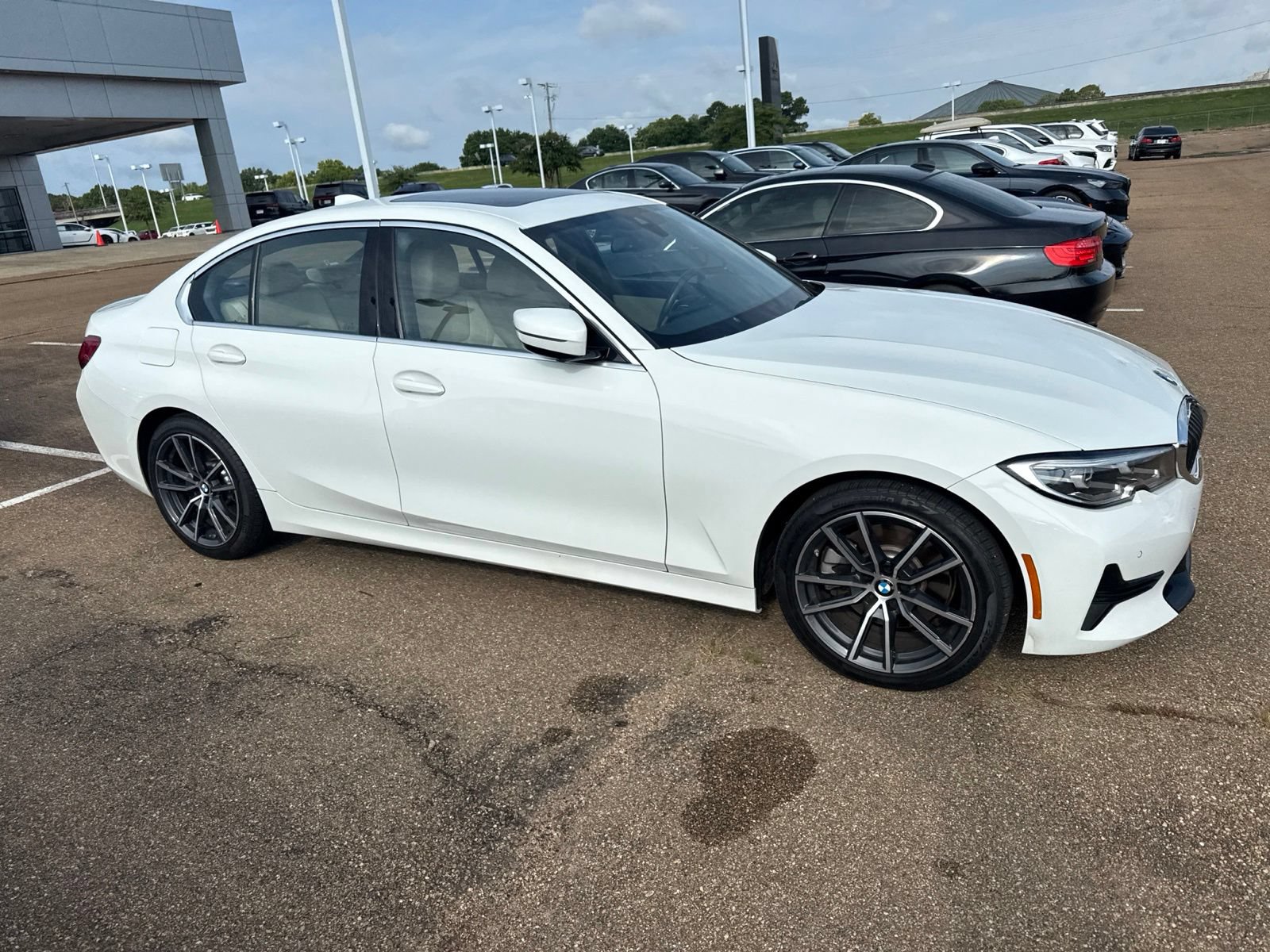 Used 2019 BMW 330i Sedan RWD image 4