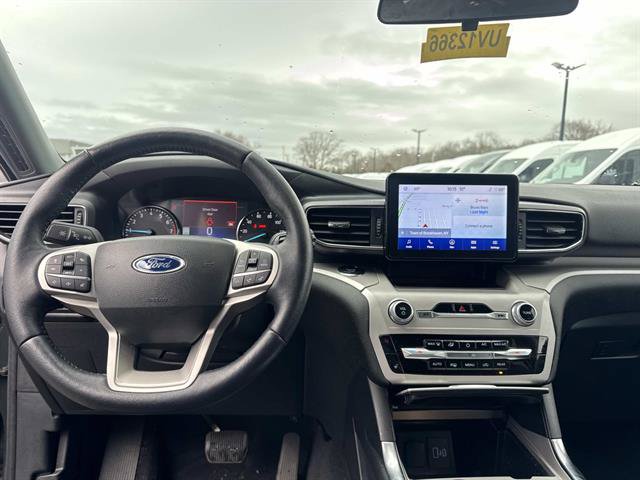 Used 2023 Ford Explorer XLT w/ Equipment Group 202A AWD/4WD image 31