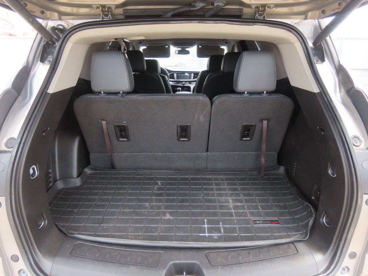 Used 2019 Buick Enclave Essence AWD/4WD image 12