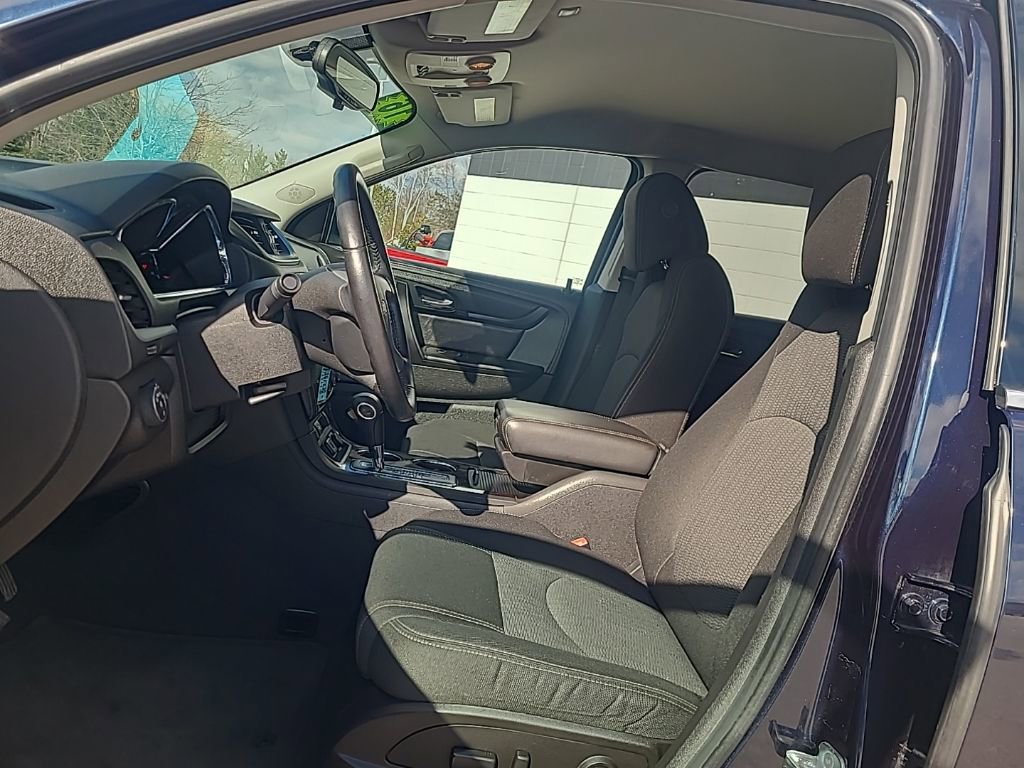 Used 2016 Chevrolet Traverse LT w/ Style and Technology Package FWD image 10