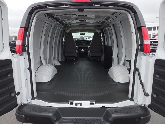 New 2026 Chevrolet Express 2500 w/ Driver Convenience Package RWD image 20