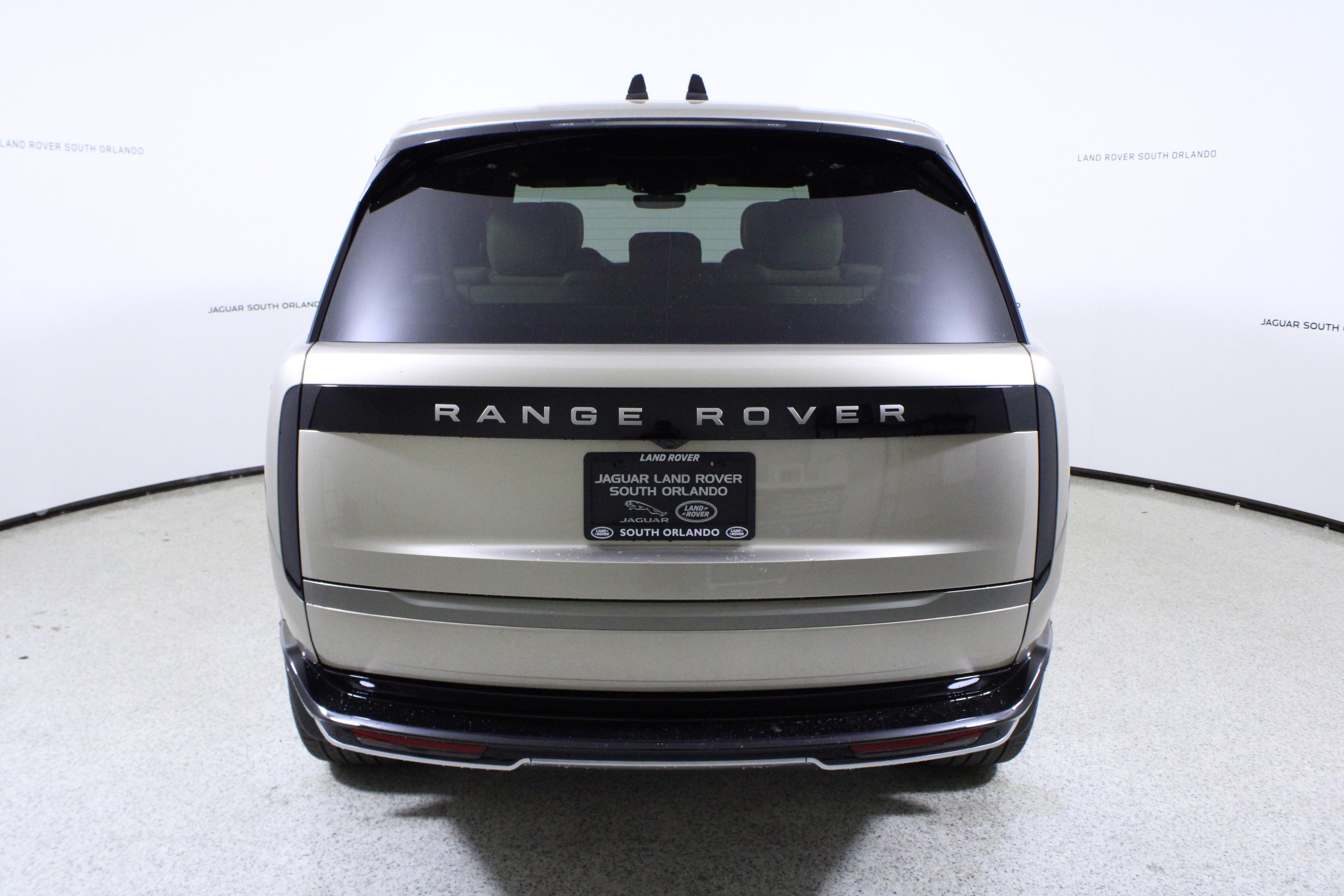 New 2026 Land Rover Range Rover Long Wheelbase SE image 6