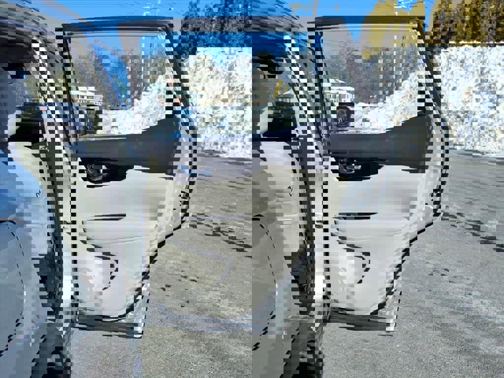 Certified 2022 Nissan Rogue Sport SV w/ Technology Package image 11